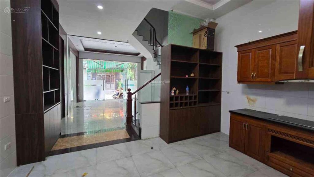 Khu đô thị yên nghĩa
dt 50m  4 tầng giá 10,8 tỷ
+ đường trước nhà vỉa hè rộng, 3