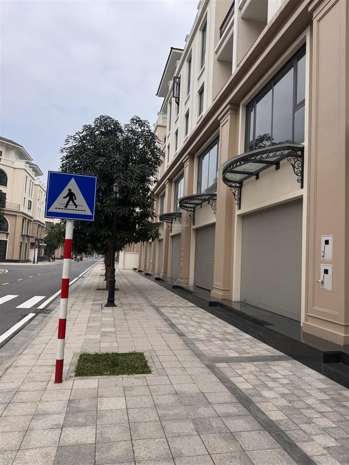 Cắt lỗ shophouse đlbm trục 51m đường chính ocp3 , 2 mặt tiền , mặt sau chung cư , chỉ 179tr/m2