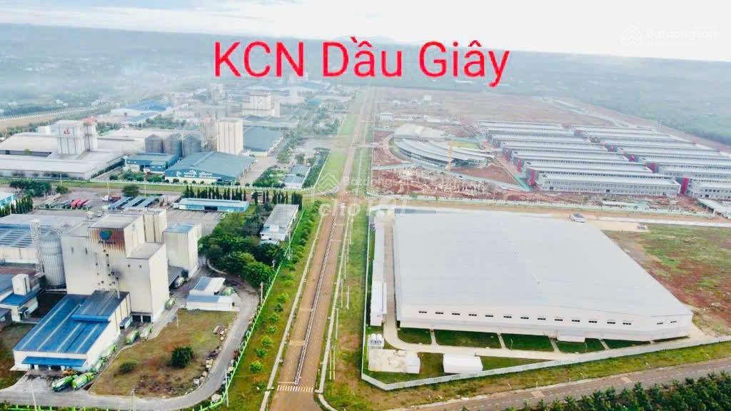 Bán lô đất 120m2 mặt tiền đường nhựa 20m, đối diện kcn xuân quế  sông nhạn, sổ sẵn sang tên ngay