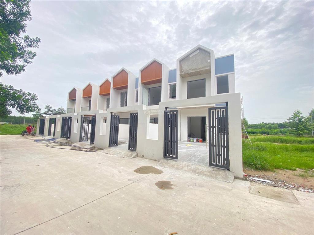 780 triệu sở hữu nhà lầu hoàn thiện cách phùng hưng 100m, di chuyển 3 phút đến kcn giang điền