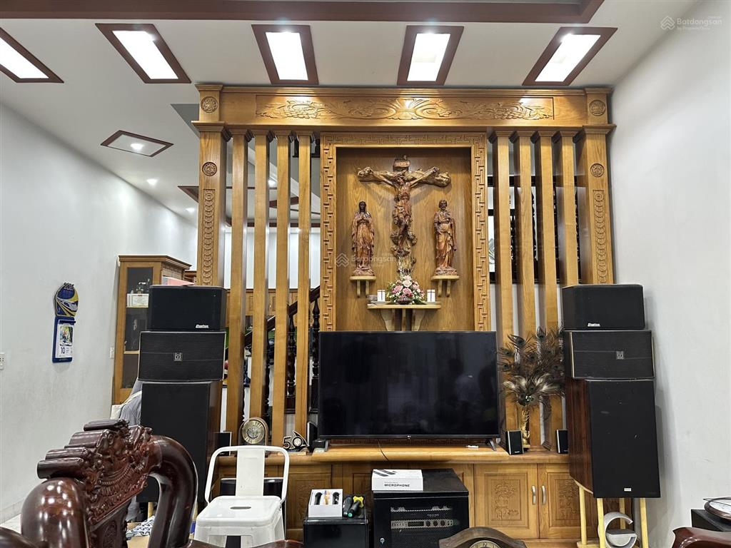 Mặt tiền kinh doanh chợ trại bò, cho thuê 15tr/tháng, tổng dt 152m2 đúc 2 tấm kiên cố, sang trọng
