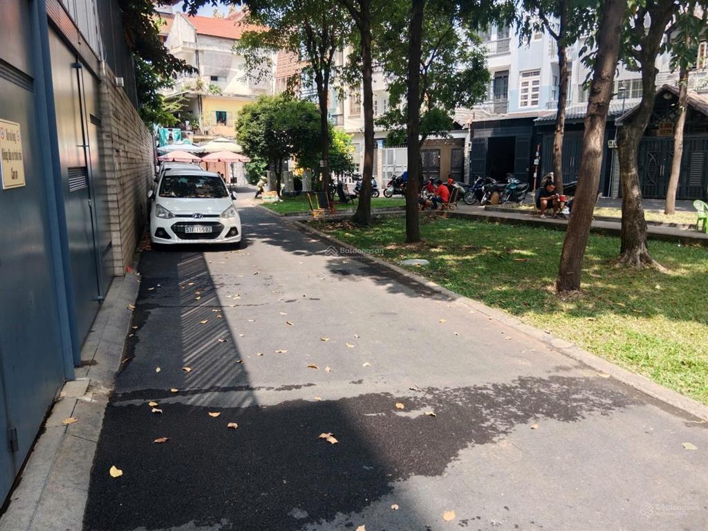 Bán biệt thự hoàng việt 36x20m 4 tầng + st hồ bơi nhà mới đẹp chỉ 136 tỉ