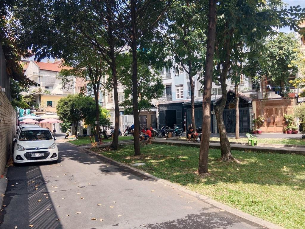 Bán biệt thự hoàng việt 36x20m 4 tầng + st hồ bơi nhà mới đẹp chỉ 136 tỉ