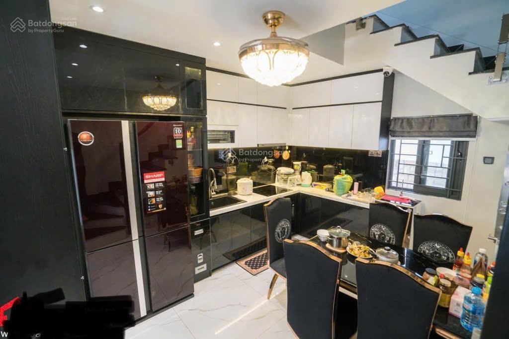 Nhà đẹp 5 tầng  xe hơi ngủ nhà  góc 2 mặt tiền thoáng  chợ phạm văn hai  11.5t thương lượng