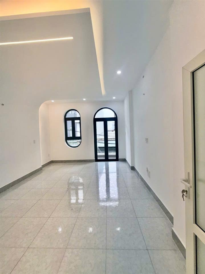 NHÀ MỚI (4x18) FULL NỘI THẤT – SÂN Ô TÔ 7 CHỖ – 5,68 TỶ!