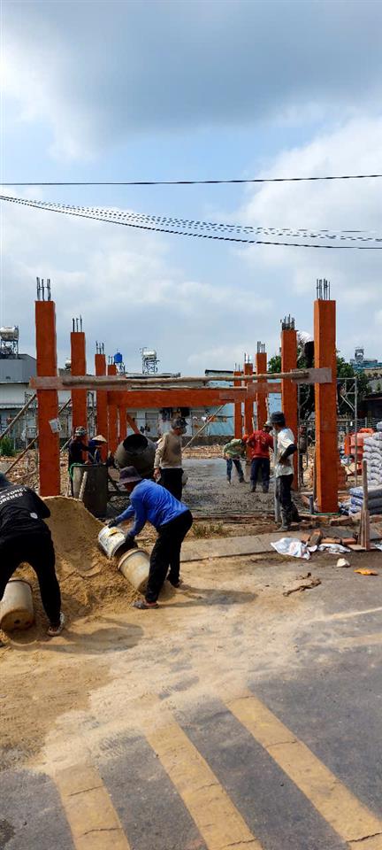 Còn 4 nền trong khu nhà phố đang xây dựng đồng bộ 126m ngang 5m, 4 tầng đường nhựa