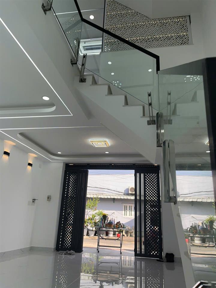 SIÊU PHẨM NHÀ PHỐ HIỆN ĐẠI HÓC MÔN – FULL NỘI THẤT VIP, CHỈ 6,5 TỶ!