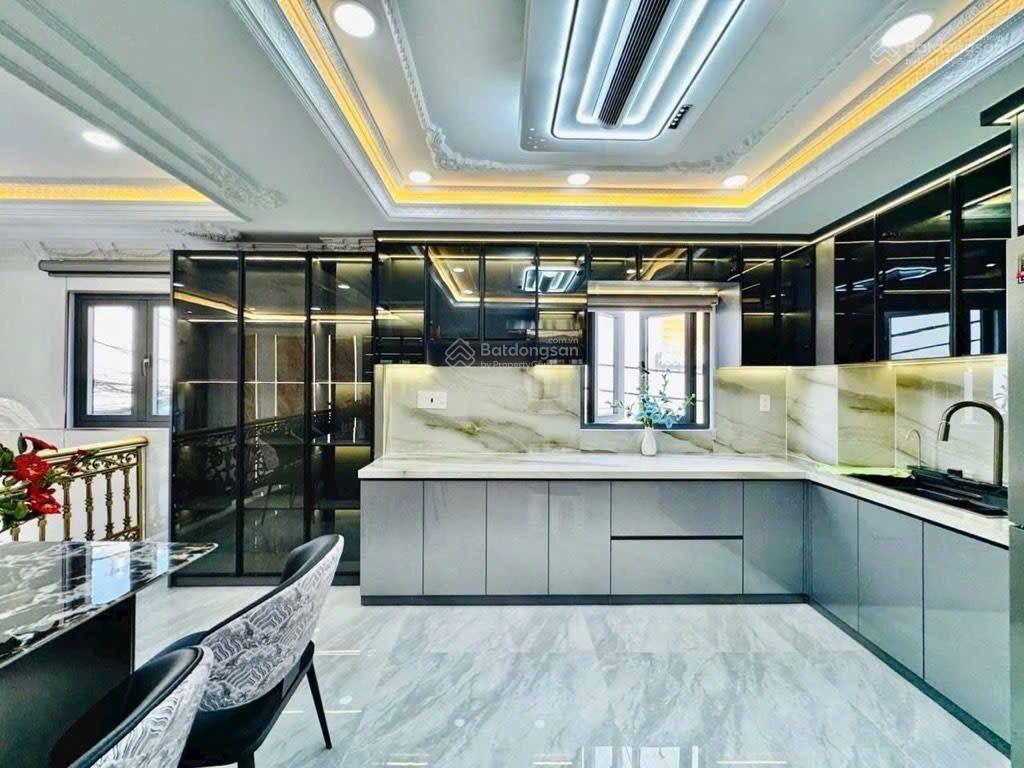 Căn góc 6 tầng thang máy 5.2x10m nở hậu đều 6m, xe hơi đậu trong nhà, bùi quang là phường 12 gò vấp