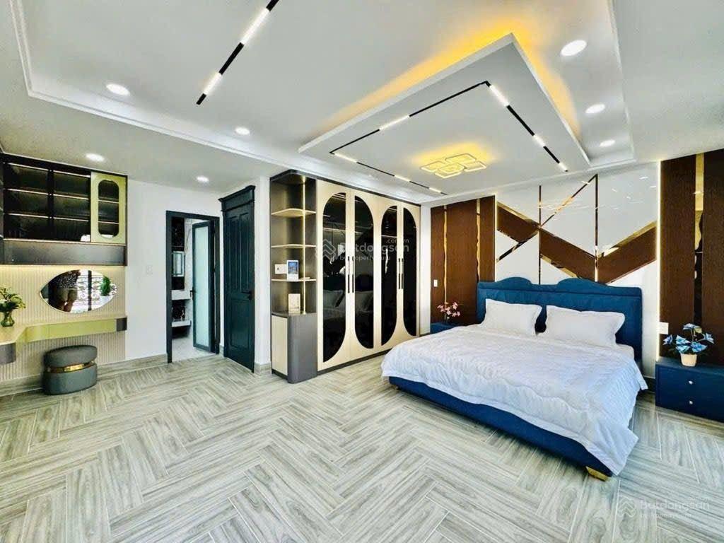 Căn góc 6 tầng thang máy 5.2x10m nở hậu đều 6m, xe hơi đậu trong nhà, bùi quang là phường 12 gò vấp