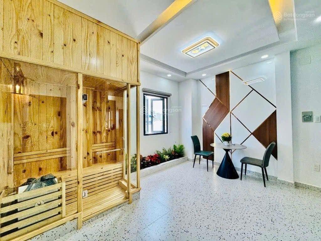 Căn góc 6 tầng thang máy 5.2x10m nở hậu đều 6m, xe hơi đậu trong nhà, bùi quang là phường 12 gò vấp