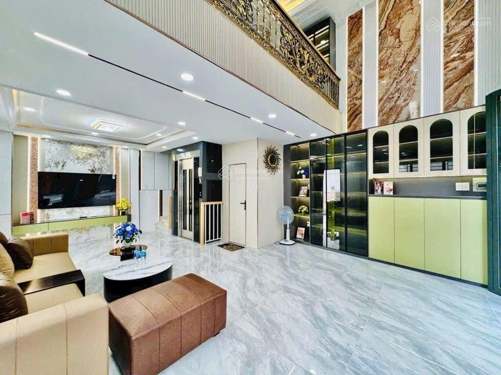 Căn góc 6 tầng thang máy 5.2x10m nở hậu đều 6m, xe hơi đậu trong nhà, bùi quang là phường 12 gò vấp