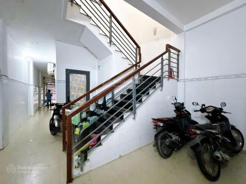 Nhà 2 tầng 5x18m sổ vuông vức hẻm xe hơi 6m, hẻm thông, sát mặt tiền đường huỳnh văn nghệ, tân bình