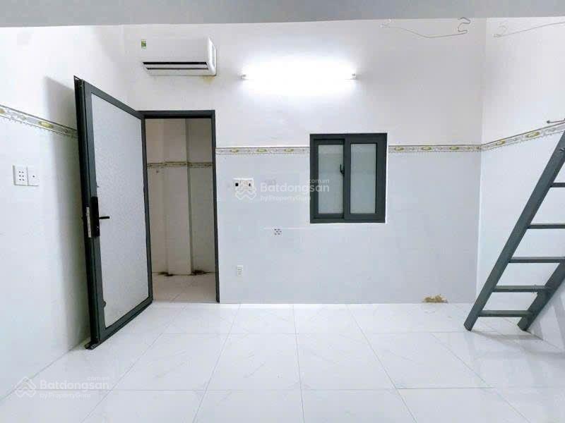 Nhà 2 tầng 5x18m sổ vuông vức hẻm xe hơi 6m, hẻm thông, sát mặt tiền đường huỳnh văn nghệ, tân bình