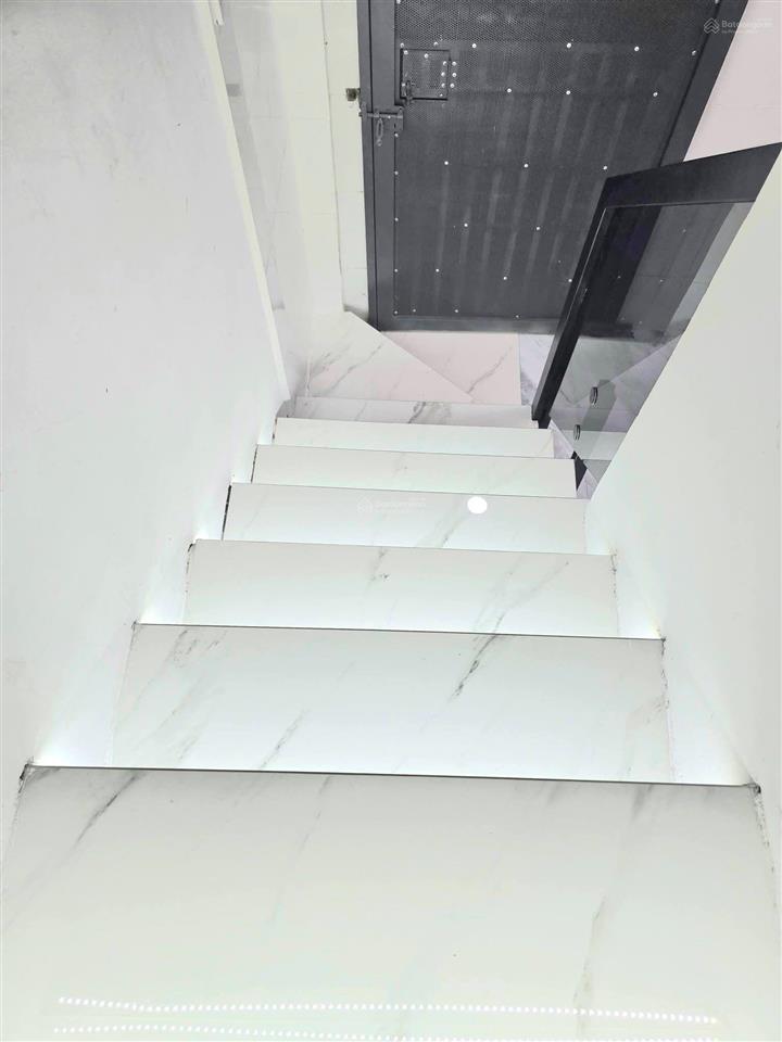 Q4, cách q1 chỉ 1 cây cầu calmette, 50m ra mt hoàng diệu, kqh 3 tầng btct, ngang 3m2 dài 7m, 4tỷ500