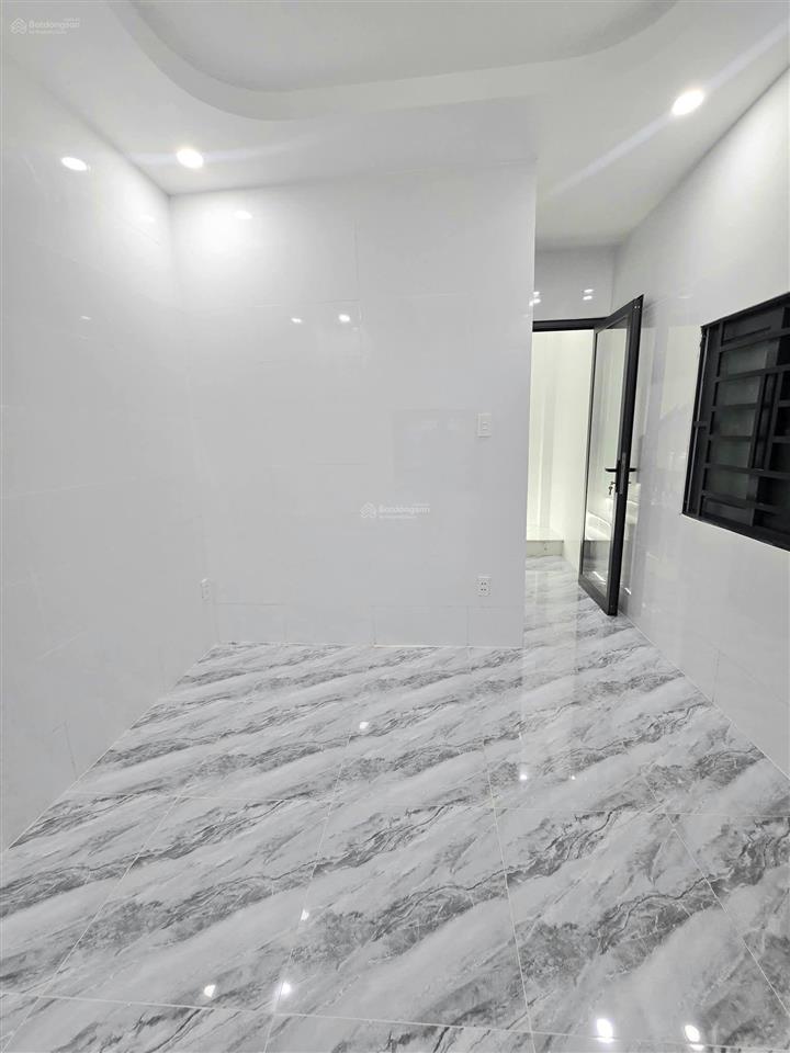 Q4, cách q1 chỉ 1 cây cầu calmette, 50m ra mt hoàng diệu, kqh 3 tầng btct, ngang 3m2 dài 7m, 4tỷ500