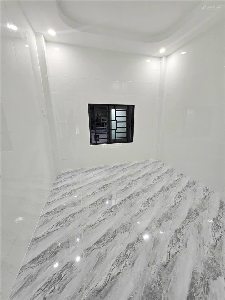 Q4, cách q1 chỉ 1 cây cầu calmette, 50m ra mt hoàng diệu, kqh 3 tầng btct, ngang 3m2 dài 7m, 4tỷ500