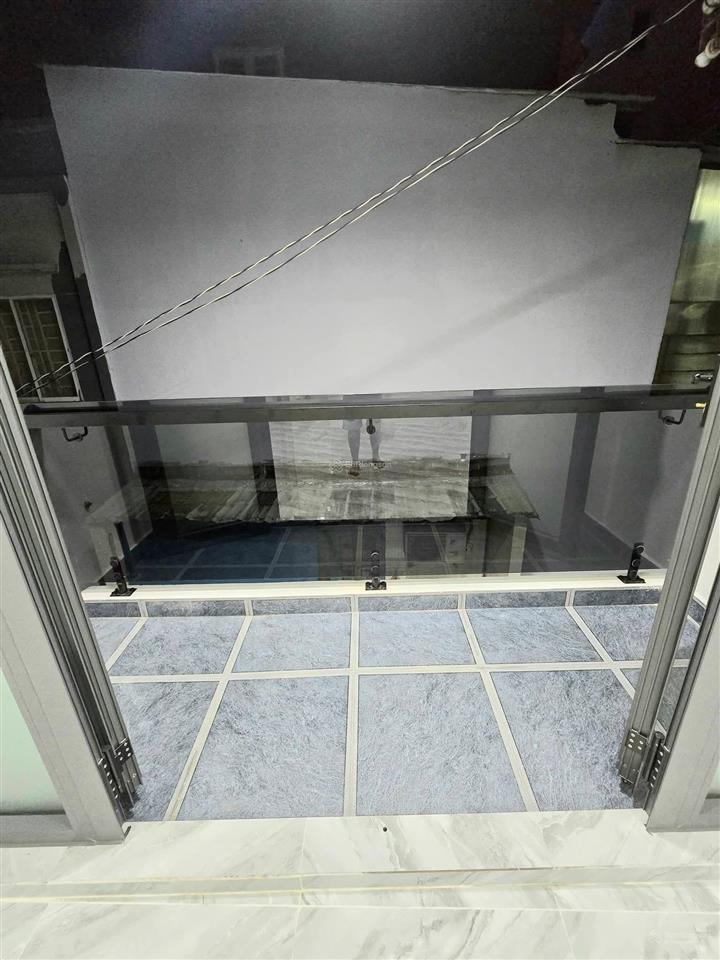 Q4, cách q1 chỉ 1 cây cầu calmette, 50m ra mt hoàng diệu, kqh 3 tầng btct, ngang 3m2 dài 7m, 4tỷ500