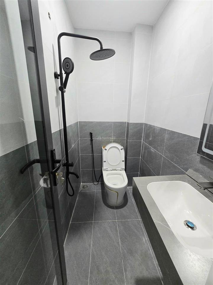 Q4, cách q1 chỉ 1 cây cầu calmette, 50m ra mt hoàng diệu, kqh 3 tầng btct, ngang 3m2 dài 7m, 4tỷ500