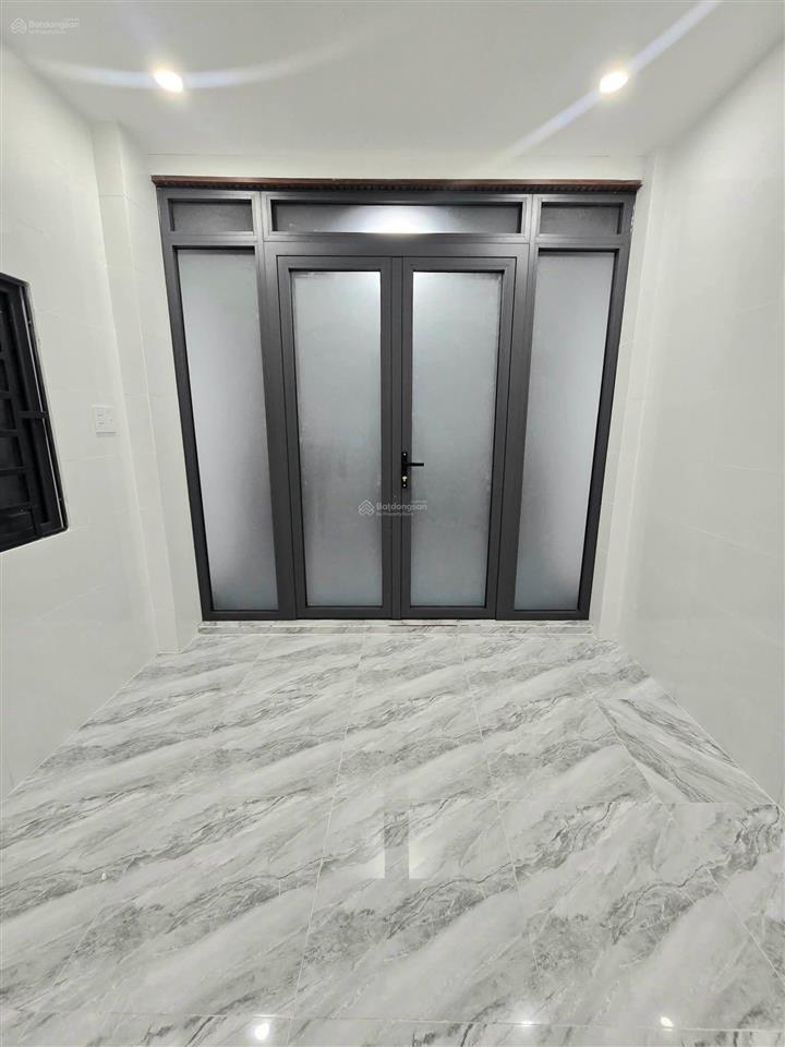 Q4, cách q1 chỉ 1 cây cầu calmette, 50m ra mt hoàng diệu, kqh 3 tầng btct, ngang 3m2 dài 7m, 4tỷ500