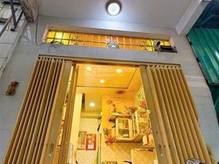 Q4, cách mt đoàn văn bơ 100m  hẻm 2m5  3 tầng  ngang 2m6 dài 4m  kqh chỉ 2 tỷ 050tr