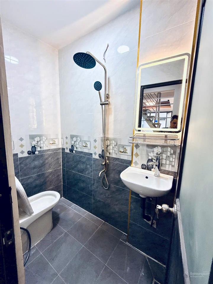 Q4 chỉ 2 tỷ 650tr  nhà mới ở ngay  kqh, shr  1 trệt, 1 lầu( 2pn, 1wc), 2,8 x 6,6(15,5 m² )