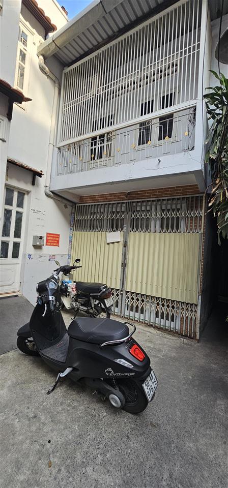 Quận 1, cách mt bùi viện 30m, hẻm trước nhà 3m  1 trệt 1 lầu, 3m1 x 3m6. kqh, sổ riêng 2 tỷ 550