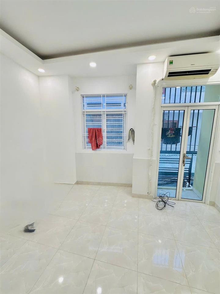 #quận4, hẻm 1/ thẳng trục cách mt tôn đản 70m, nhà mới 4 tầng btct, 7m x 3m. không dính qh, shr