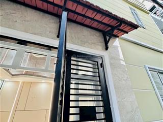 #quận4, hẻm 1/ thẳng trục cách mt tôn đản 70m, nhà mới 4 tầng btct, 7m x 3m. không dính qh, shr