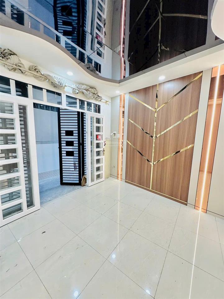 #quận4, hẻm 1/ thẳng trục cách mt tôn đản 70m, nhà mới 4 tầng btct, 7m x 3m. không dính qh, shr