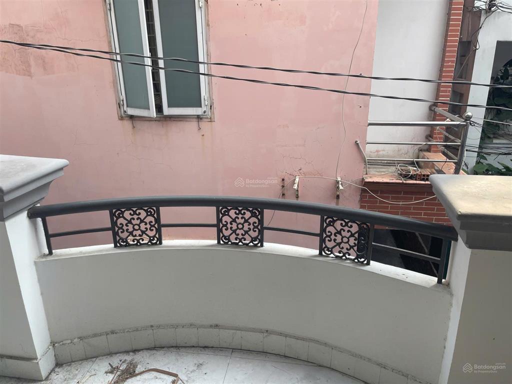 #quận1, khu tk nguyễn cảnh chân  cách 1 căn ra hxh  3 tầng btct  3m x 9m. sổ hồng riêng