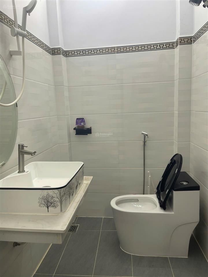 #quận1, khu tk nguyễn cảnh chân  cách 1 căn ra hxh  3 tầng btct  3m x 9m. sổ hồng riêng