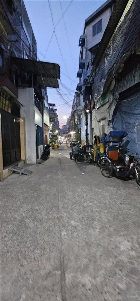 #quận1, khu tk nguyễn cảnh chân  cách 1 căn ra hxh  3 tầng btct  3m x 9m. sổ hồng riêng