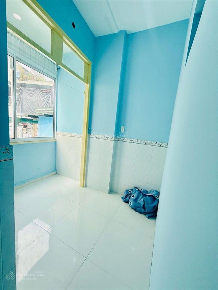 #quận4, chỉ 2 tỷ 350tr( còn tl)  21,7m  1 trệt, 1 lầu( 2pn, 2wc)  không qh  sổ riêng.