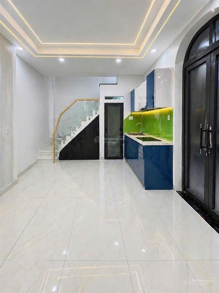 Quận 4, 4 tỷ 200tr còn tl. 3pn  3wc, cách mặt tiền 20m  nhà mới ở ngay