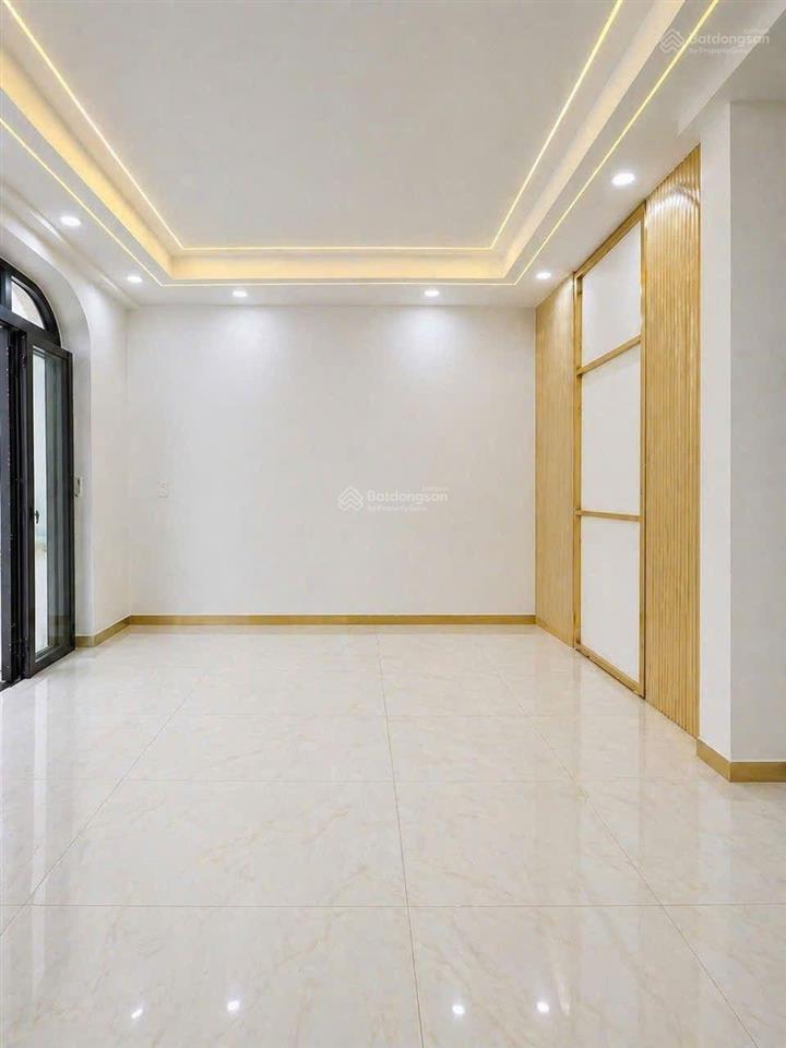Quận 4, 4 tỷ 200tr còn tl. 3pn  3wc, cách mặt tiền 20m  nhà mới ở ngay