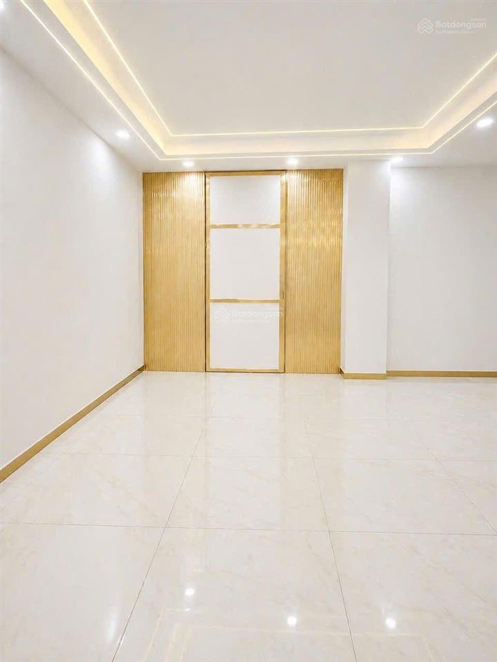 Quận 4, 4 tỷ 200tr còn tl. 3pn  3wc, cách mặt tiền 20m  nhà mới ở ngay