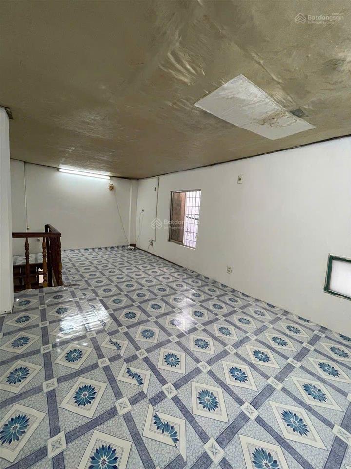 #quận1, cách mt nguyễn cư trinh 30m, 1 trệt 1 lầu( nhà củ)  6m x 3m1. không dính qh, sổ riêng
