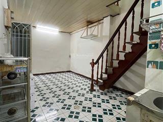#quận1, cách mt nguyễn cư trinh 30m, 1 trệt 1 lầu( nhà củ)  6m x 3m1. không dính qh, sổ riêng