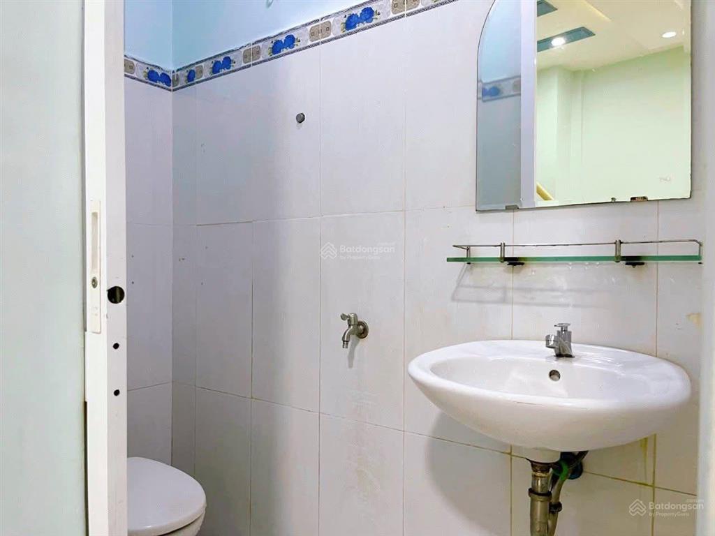 Quận 4, 20m ra mặt tiền hoàng diệu, 29,2m² (4m³ x 5m³, nở hậu 4m8). 1 trệt 1 lầu (hoàn công đủ)