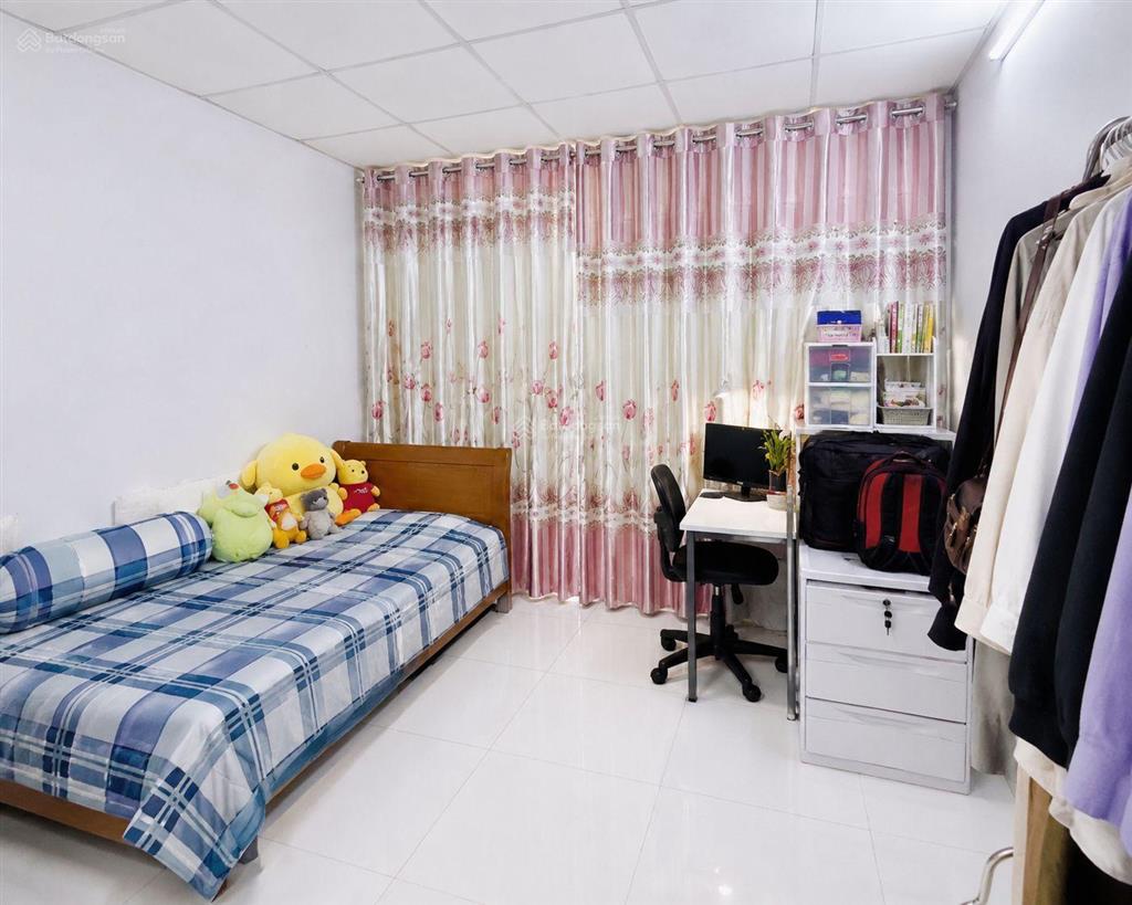 Quận 4, đường số gần vòng xoay tân vĩnh, cách mt chỉ 50m  56,9m2 (4m3 x 14,4m). 1 trệt, 1 lửng đúc