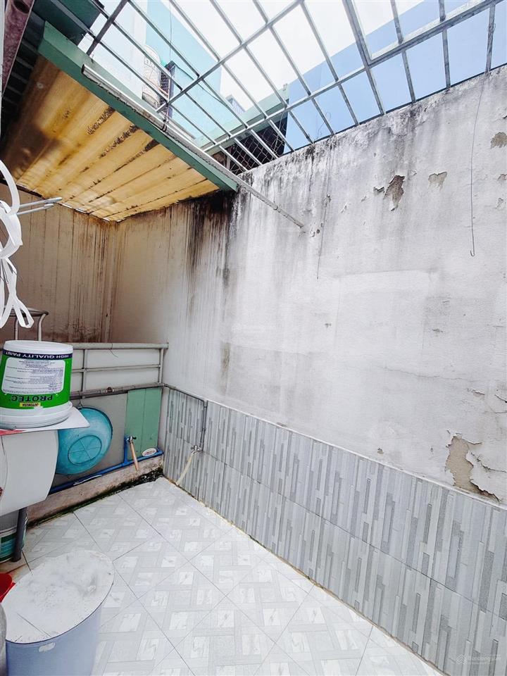Quận 4, đường số gần vòng xoay tân vĩnh, cách mt chỉ 50m  56,9m2 (4m3 x 14,4m). 1 trệt, 1 lửng đúc