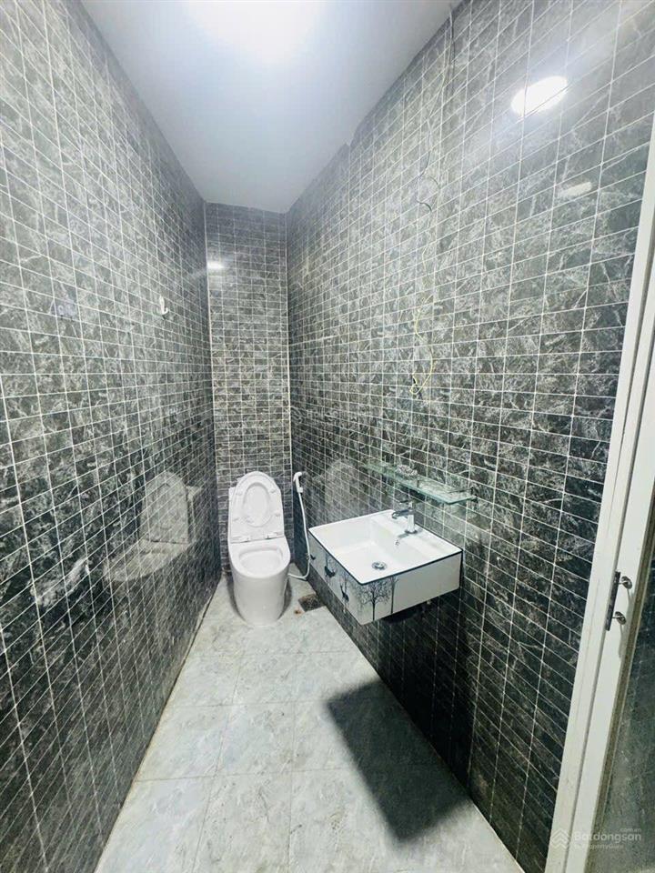 Quận 4, cách mặt tiền vĩnh hội 80m. 38,5m2 đất công nhận trên sổ. (ngang 3m4 dài 14m)
