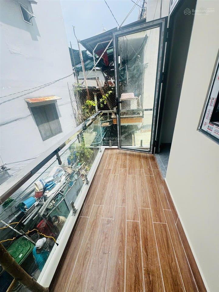 Quận 4, cách mặt tiền vĩnh hội 80m. 38,5m2 đất công nhận trên sổ. (ngang 3m4 dài 14m)