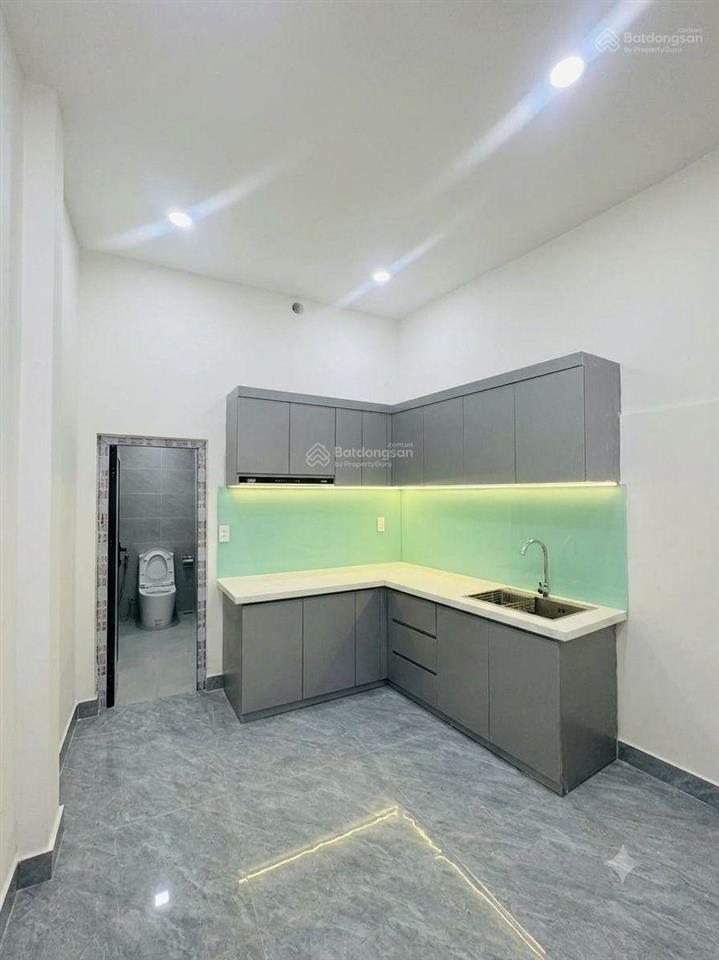 Quận 4, cách mặt tiền vĩnh hội 80m. 38,5m2 đất công nhận trên sổ. (ngang 3m4 dài 14m)