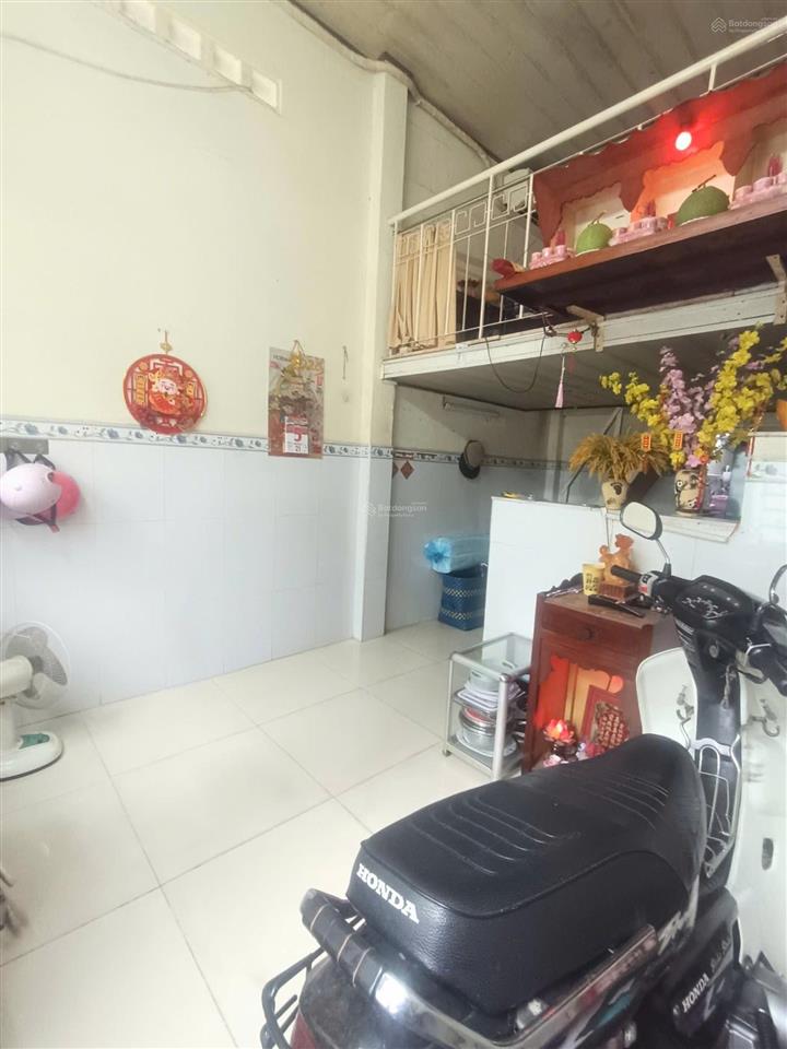 Quận 4, hẻm xe hơi 4m, cách mặt tiền đúng 2 nhà (vị trí đẹp trong tầm giá). 22,1m đất