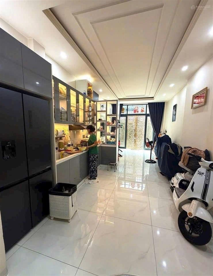 Quận 7, kế bên chung cư m one, nhà mới đẹp 4 tầng, full nội thất.