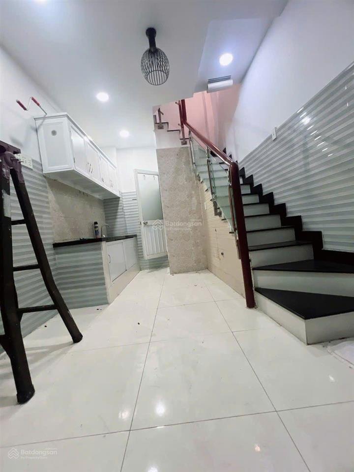 Quận 4, 20m ra mt bến vân đồn, 5 tầng, chỉ 3 tỷ 800tr còn tl  hẻm trước nhà 4m thông thoáng