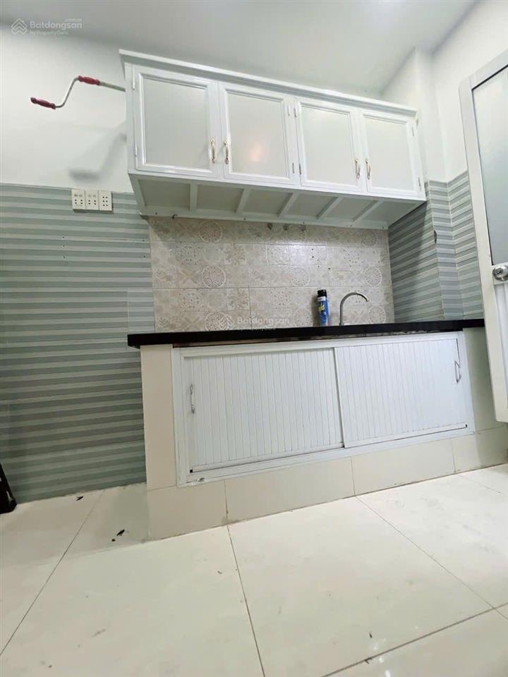 Quận 4, 20m ra mt bến vân đồn, 5 tầng, chỉ 3 tỷ 800tr còn tl  hẻm trước nhà 4m thông thoáng