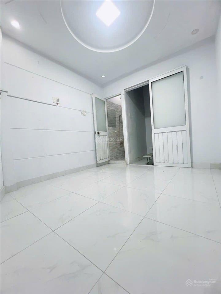 Quận 4, 20m ra mt bến vân đồn, 5 tầng, chỉ 3 tỷ 800tr còn tl  hẻm trước nhà 4m thông thoáng