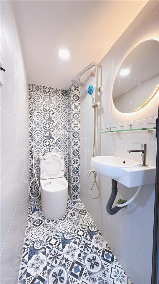 #quận4, 80m ra mặt tiền tôn đản, hẻm trc nhà 3m. nhà mới 3 tầng. 3 tỷ 050
 dt 15,1m( 2m8 x 5m5